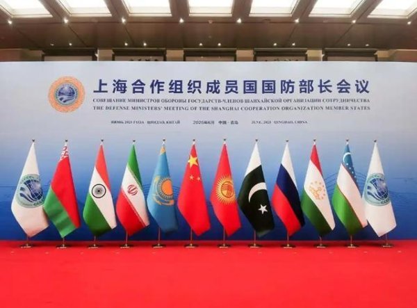 正规长沙配资平台 抛开国内要事，停战后的伊朗防长闪现中国，目光锁定在中国军舰上